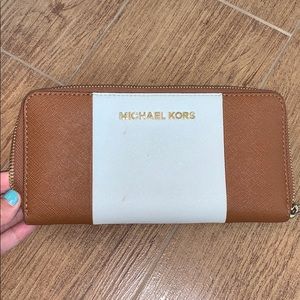 Michael kors striped wallet! Must see !